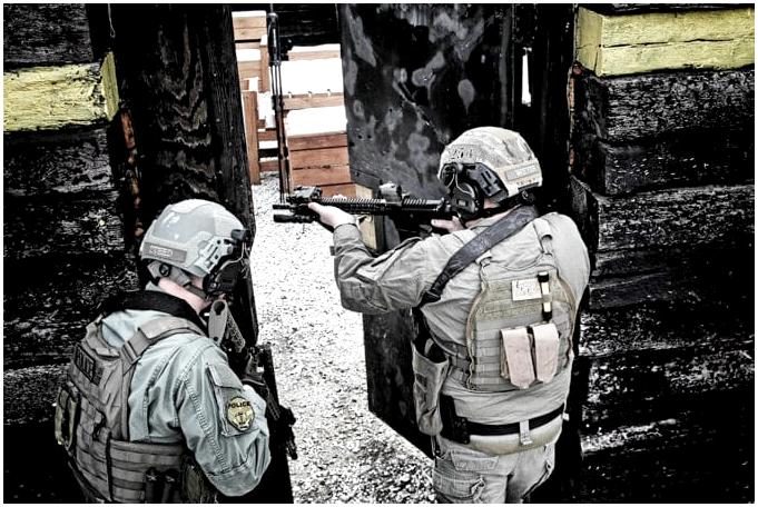 Руководство для штурмовой группы по прохождению дверей в CQB Руководство для штурмовой группы по прохождению дверей в CQB