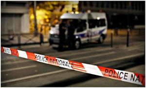 В центре Парижа неизвестный напал с ножом на людей: 8 пострадавших