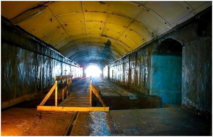 Достопримечательности Крыма: Бывший ракетный комплекс «Утес» (Объект 100) в Балаклаве Достопримечательности Крыма: Бывший ракетный комплекс «Утес» (Объект 100) в Балаклаве