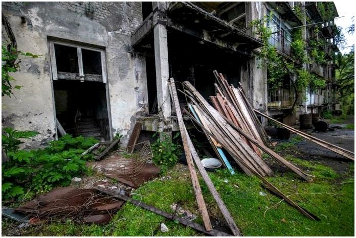 Дух апокалипсиса. Часть 2: Заброшенные города Абхазии Дух апокалипсиса. Часть 2: Заброшенные города Абхазии
