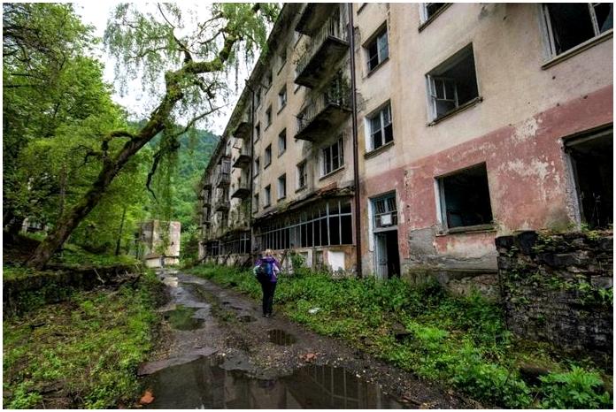 Дух апокалипсиса. Часть 2: Заброшенные города Абхазии Дух апокалипсиса. Часть 2: Заброшенные города Абхазии