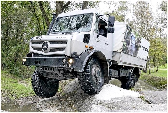 Универсальный грузовик-вездеход Mercedes-Benz Unimog Универсальный грузовик-вездеход Mercedes-Benz Unimog