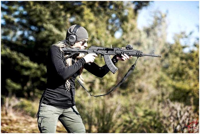 Girls and Guns: Девушки с оружием Girls and Guns: Девушки с оружием