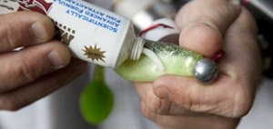 Аттрактант для силиконовых приманок: как превратить пластик в «съедобную резину»