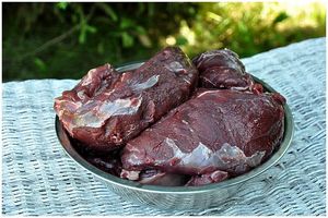 Тефтели из косули в пивном соусе с вишней