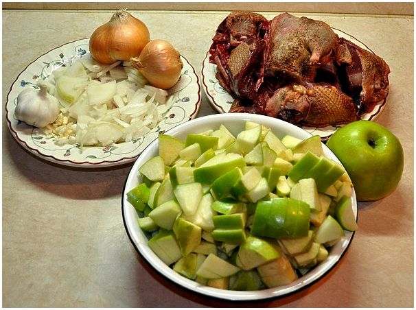 Утка с яблоками и мёдом