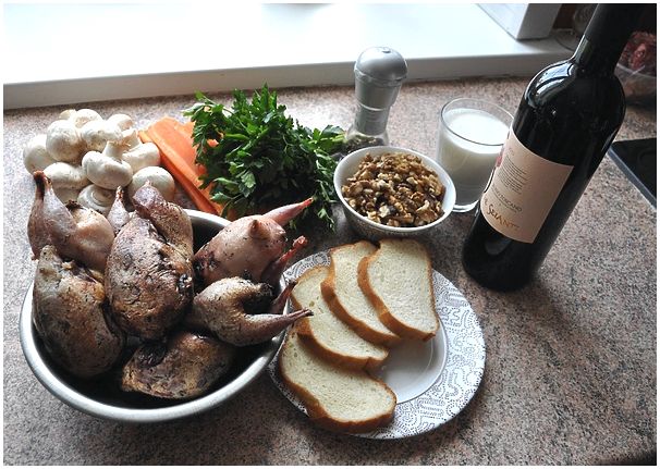 Вальдшнепы фаршированные грибами и орехами в красном вине