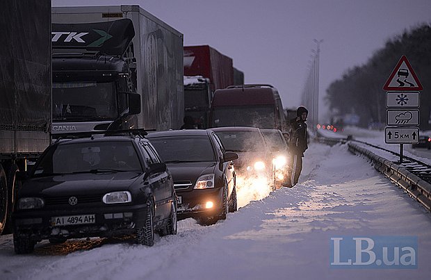 Автомобильный НАЗ, аварийный автомобильный комплект или набор, средства медпомощи, средства сигнализации и освещения в аварийном наборе для автомобиля.