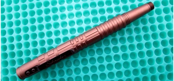 Тактическая ручка Schrade SCPEN4 Survival Tactical Pen with Ferro Rod, Striking Plate and Survival Whistle Cap, обзор.