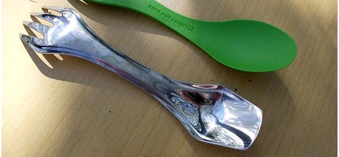 Комбинированная ложка Light My Fire Spork Original с вилкой и ножом, чехол Sporks 8217;n Case, сравнение с гибридной ложкой Wildo Spork и ложковилкой Fire-Maple FMT-831, обзор.