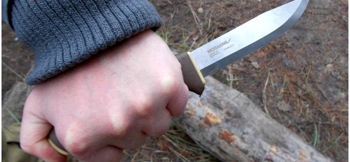 Нож Morakniv Bushcraft Survival Desert с пластиковыми ножнами, огнивом и алмазной точилкой, характеристики, особенности конструкции, обзор.